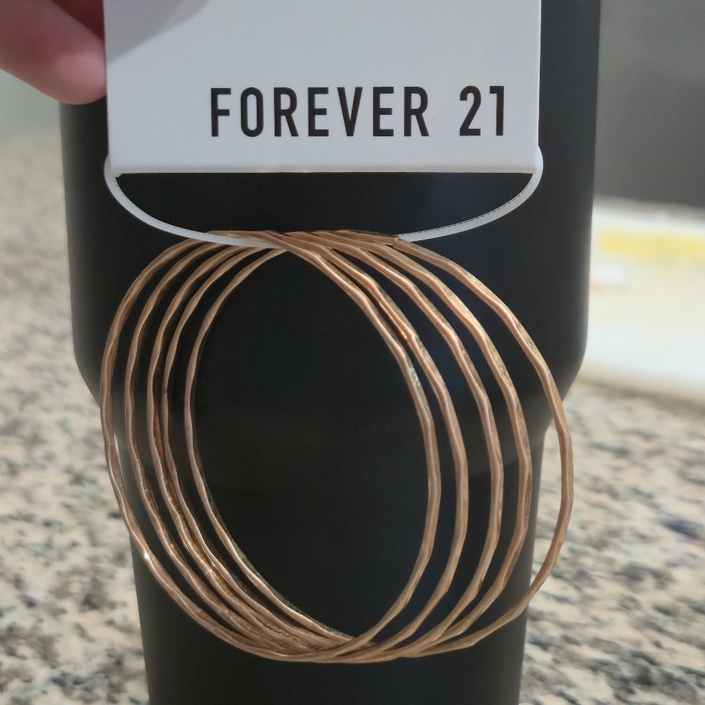 Set Of 5 Textured Gold Bangles Forever 21 - Stocking Stuffer Holiday Gift 7$